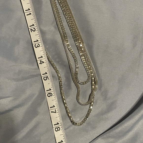 ➡️ 3 Strand Silvertone Necklace - Picture 3 of 5